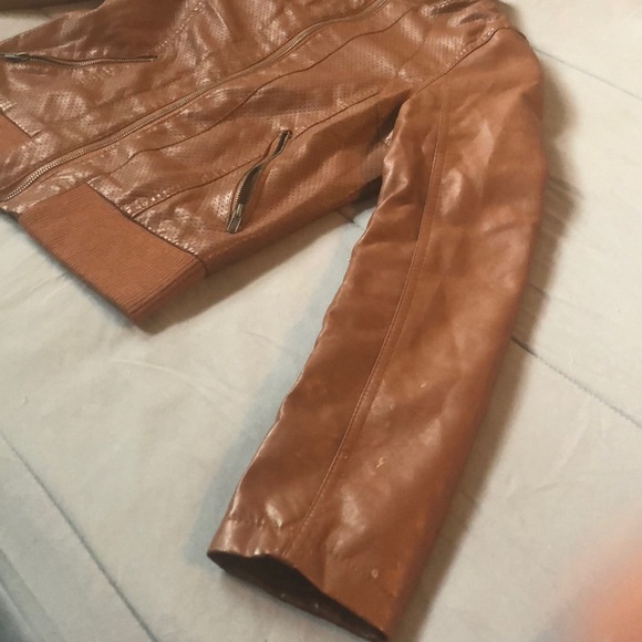 Leather jacket - Picture 2 of 8